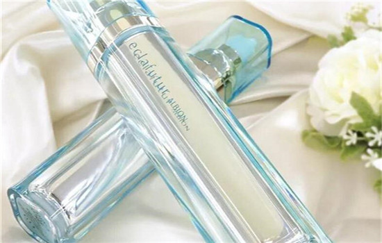 精华液晚上用还是白天用，究竟是哪些成分不能白天用