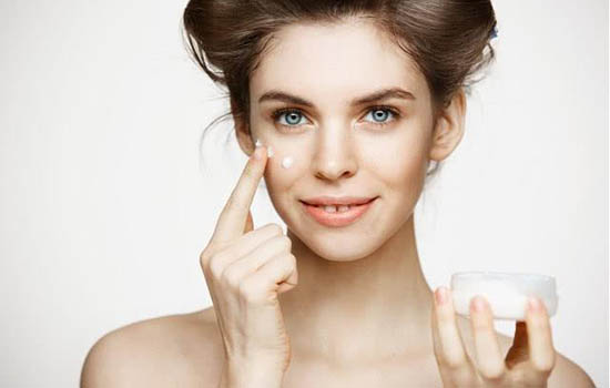 先眼霜还是先精华液，很多人都弄错了