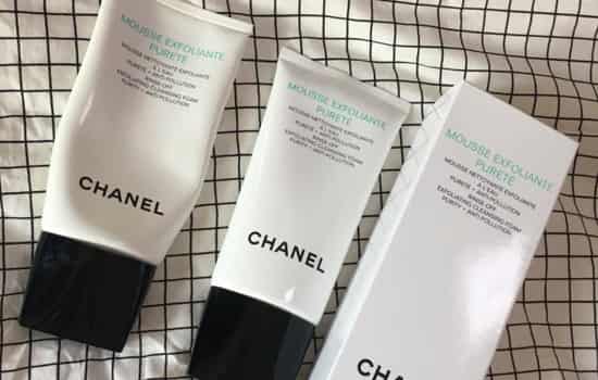 香奈儿洗面奶蓝粉区别，颜色不同功能不同