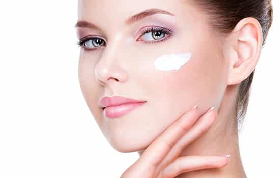 护眼霜什么时候用，使用眼霜的时机很重要