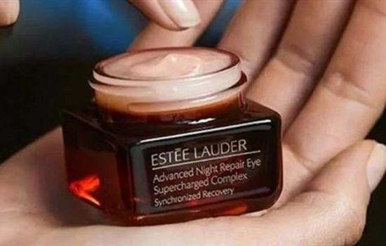 雅诗兰黛抗蓝光眼霜怎么用，使用方法错了别怪眼霜没效果