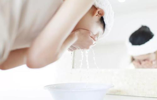 日本露露伦面膜用法，敷面膜的详细步骤