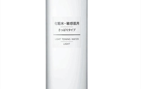 化妆水晚上睡觉能用吗，使用化妆水还有什么注意事项吗