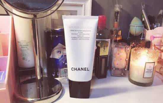 香奈儿山茶花洗面奶是氨基酸的吗，洗面奶的质地怎样