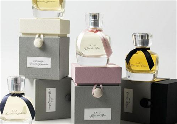 冬天香水喷在哪里最好，​液体香水与固体香水哪个好