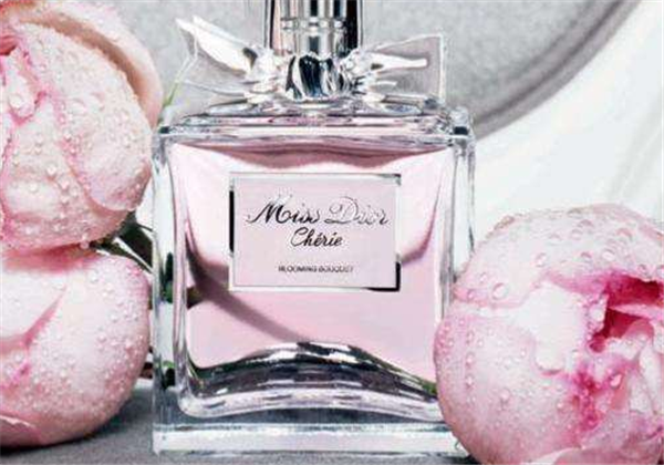 香水怎么试香，​香水高温会变质吗