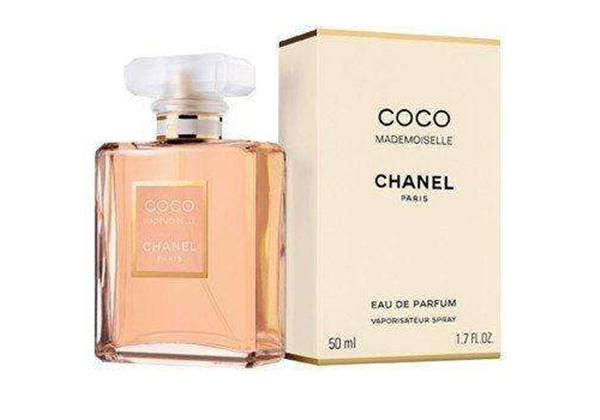 香水能直接喷头发上吗​，香水怎么喷头发上好