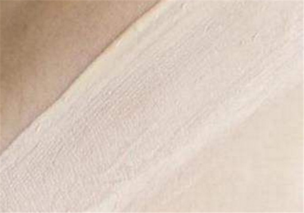 粉底液为什么擦上很白，​粉底液擦上很白怎么办