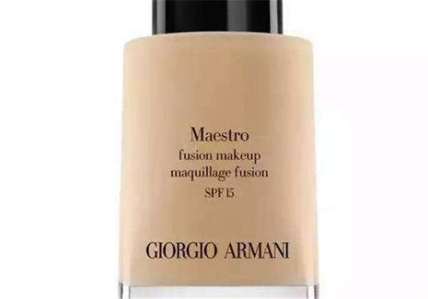 粉底液用手怎么涂抹，​粉底液是拍还是抹