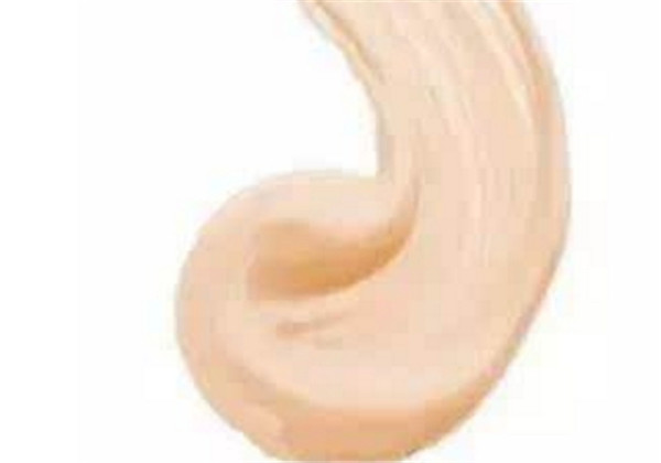 粉底液为什么有酒精味，粉底液粘瓶身怎么用完