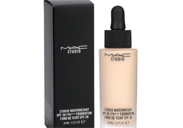 干性皮肤适合用粉饼还是粉底液​，气垫和粉底液哪个更卡粉