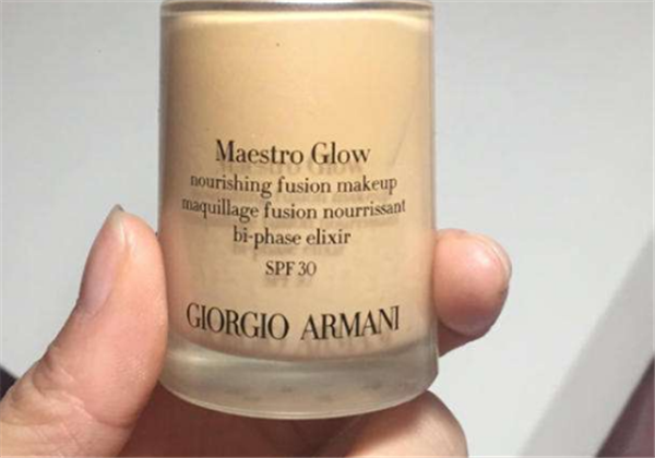 粉底液装在塑料瓶里会变质吗​，脸比脖子黑选哪种粉底液