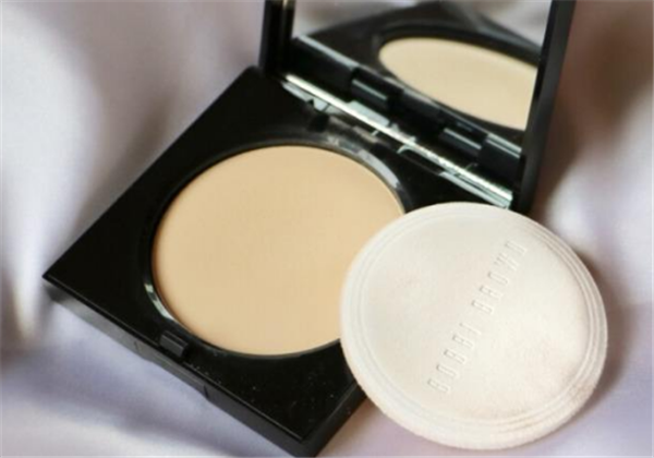 粉饼可以当底妆用吗，​普通粉饼和保湿粉饼有什么区别