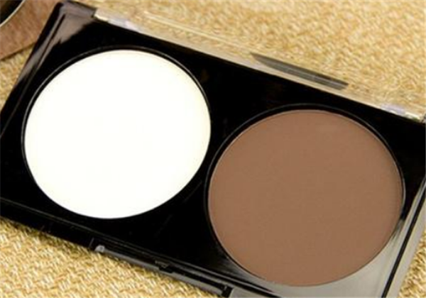 粉饼怎么换上替换装，粉饼和粉底液都要用吗