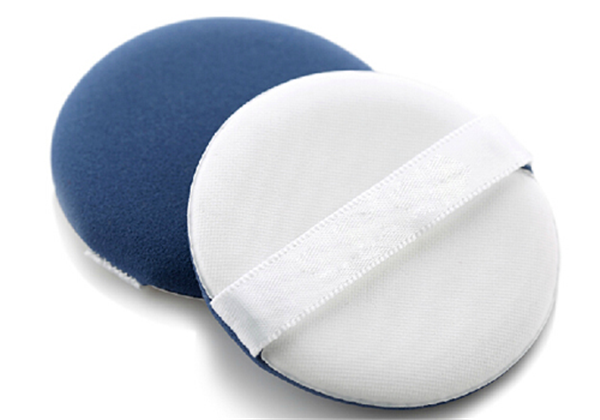 粉底液用粉扑要打湿用吗，​用粉扑怎么上粉底液