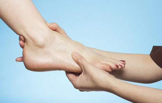冬天脚皮肤干燥怎么办，做对保湿很重要