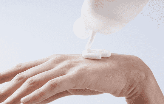 护手霜什么时间用，掌握这几个时机还你嫩白双手