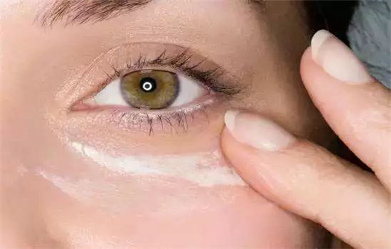 眼霜什么时候用，20岁就要开始用眼霜了吗