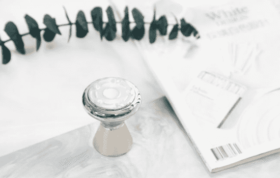 olay小哑铃银色怎么开，金银两色小哑铃导入仪使用攻略