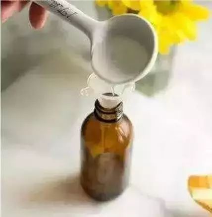 护肤品什么是精华液