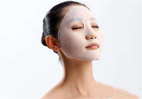 涂抹式面膜和片状面膜哪个更补水， 分别适合什么人