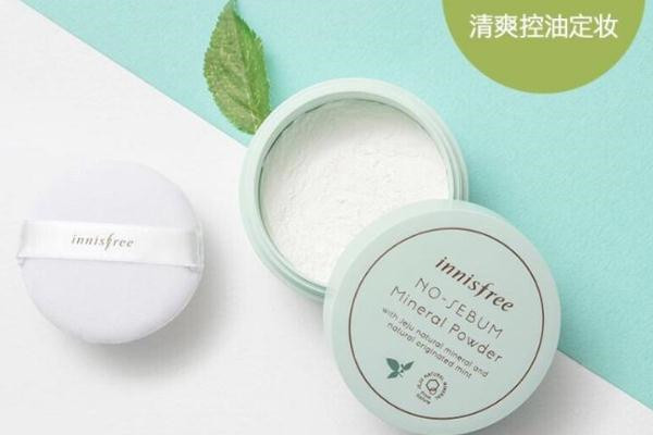 散粉可以直接上脸吗，散粉可以涂在口红上吗