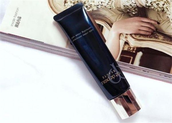 妆前乳要用美妆蛋吗，妆前乳可以用手涂吗