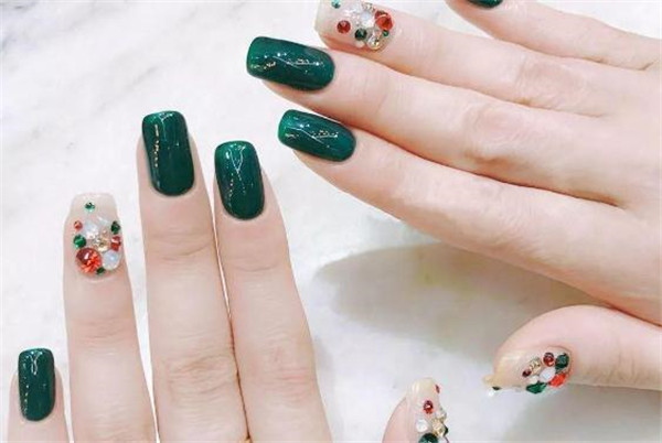 美甲有裂纹，美甲有裂纹了怎么办