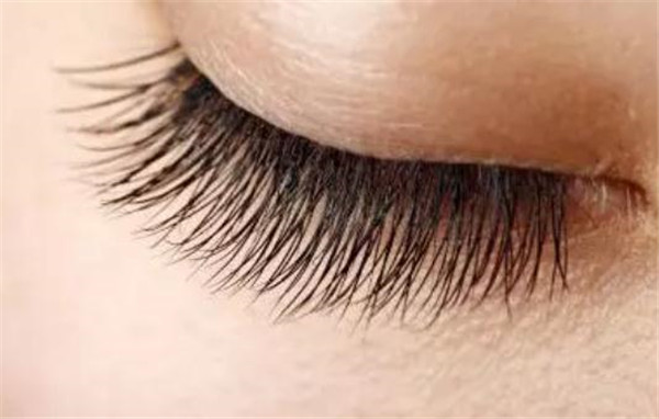 种睫毛对眼睛有没有伤害，种睫毛自己的睫毛会掉吗