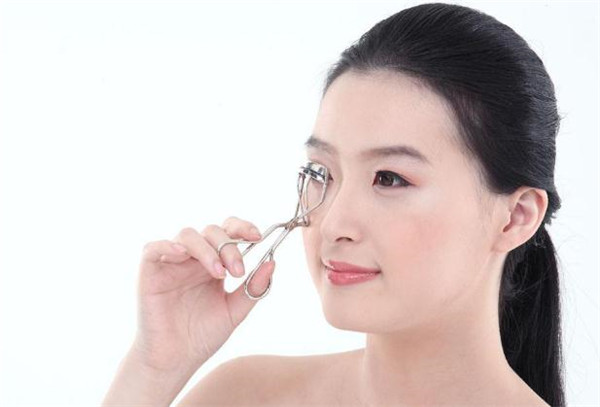 睫毛夹可以用什么代替，睫毛夹怎么夹翘