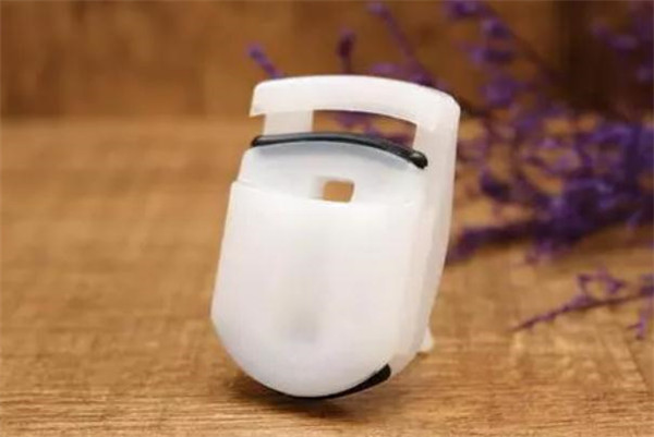 睫毛夹会伤害睫毛吗，睫毛夹天天用有什么危害