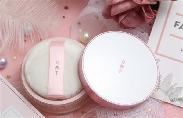 散粉要在什么时候用，散粉要涂全脸吗