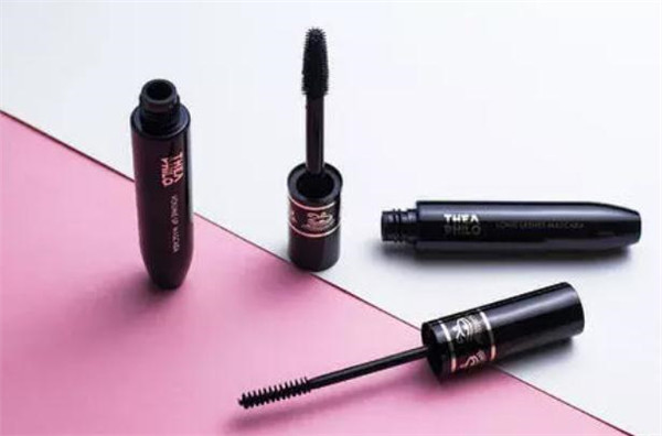 睫毛膏可以用洗面奶洗掉吗，睫毛膏可以用来整理碎发吗