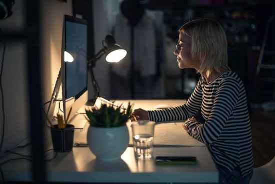 拯救熬夜皮肤的5个护肤技巧