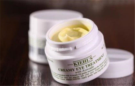 眼霜什么时候用最佳，不涂眼霜还怎么熬夜追剧看世界杯