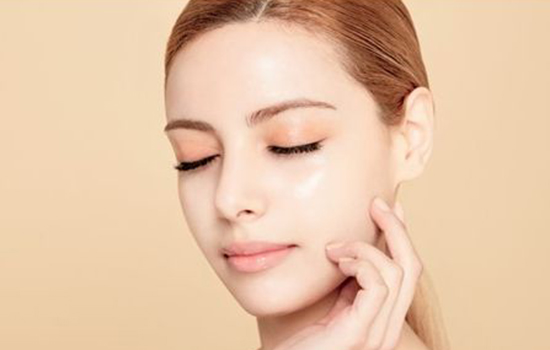 素颜霜和遮瑕哪个先用，先用素颜霜底妆更佳