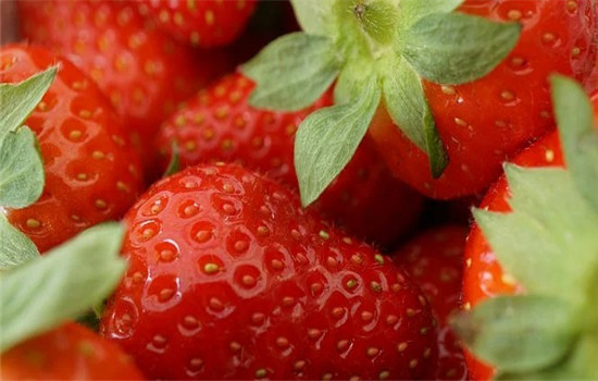 晚上睡前怎么护肤，做好这几步有水嫩肌肤