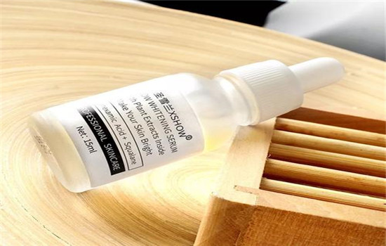 亮肤素和传明酸哪个先用，你一直都用错了吗