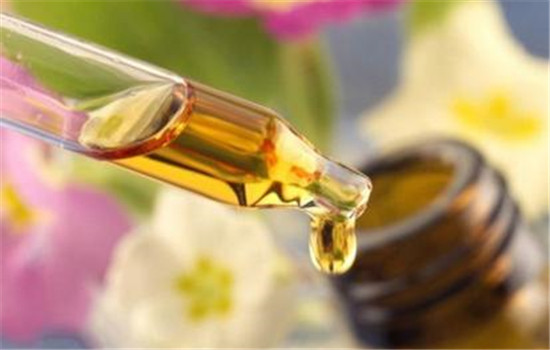 精油和面霜哪个先用，两种顺序你知道吗