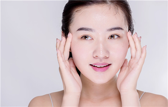 游泳后皮肤怎么保养，这几点该记牢