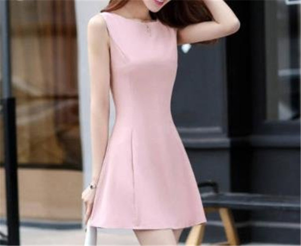 皮肤黑黄的人适合穿什么颜色的衣服显白，皮肤黑黄适合穿什么颜色衣服