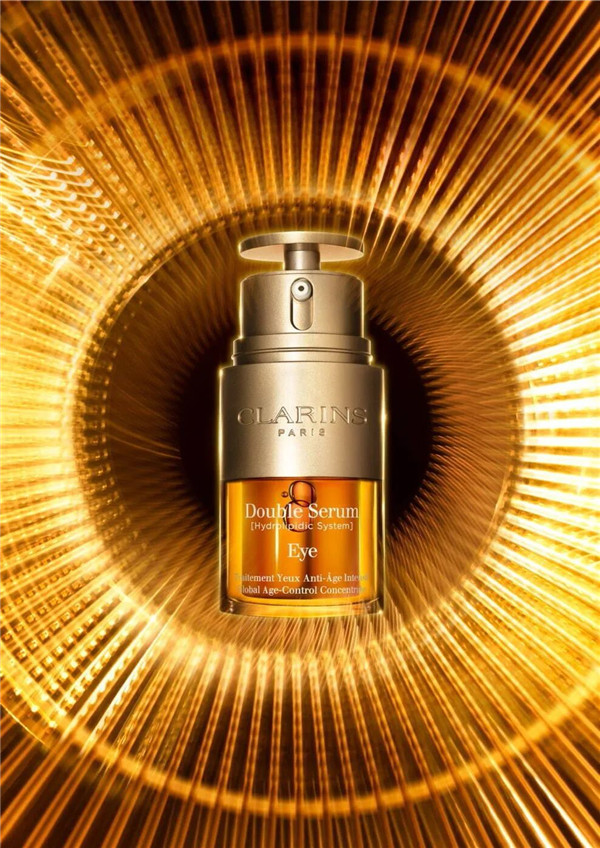 娇韵诗眼霜精华双萃二合一，让「蓬松」弹力年轻双眸