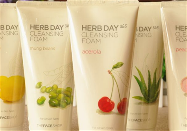 洗脸不用洗面奶对皮肤好吗，早上不用好吗