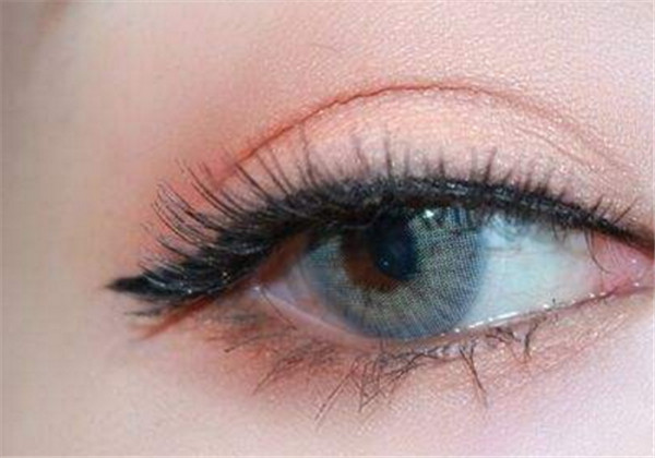 美瞳年抛和日抛哪个好，​美瞳年抛和月抛哪个好