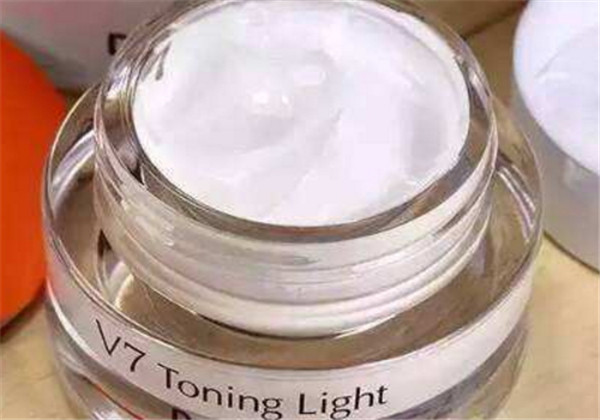 干性肌肤用什么素颜霜好，油包水型是什么意思