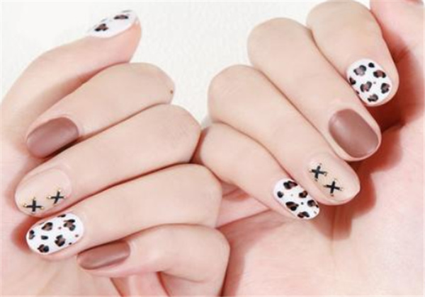 甲胶油有什么优点，​甲胶油和指甲油的区别在哪里