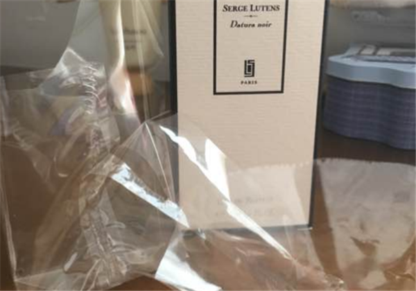 香水无塑封是什么意思，新香水一喷就出来了是新的吗