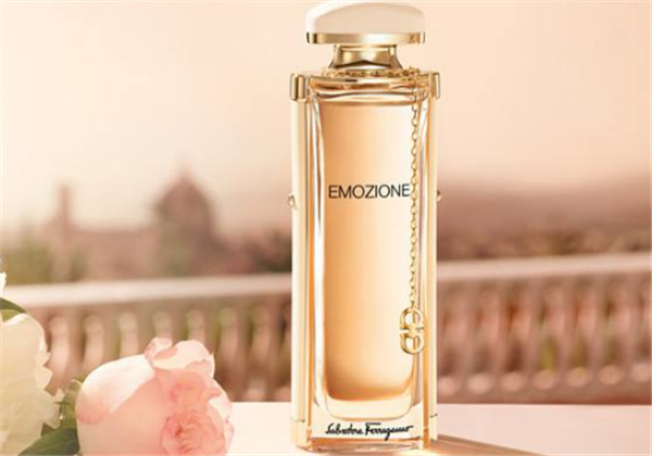 香水为什么要倒着放，​香水为什么分前中后调