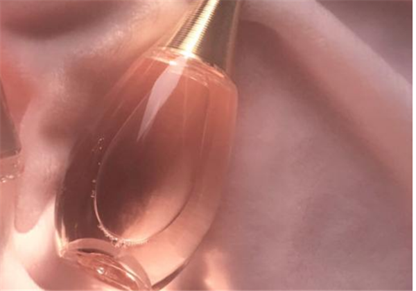 香水放一段时间后浑浊还能用吗，​香水浑浊了能复原吗