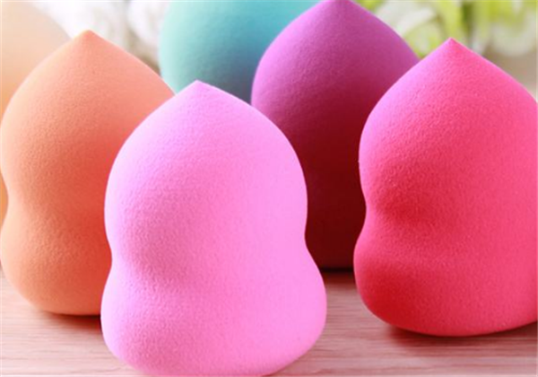 美妆蛋怎么用不会吸粉，​旧的美妆蛋怎么用